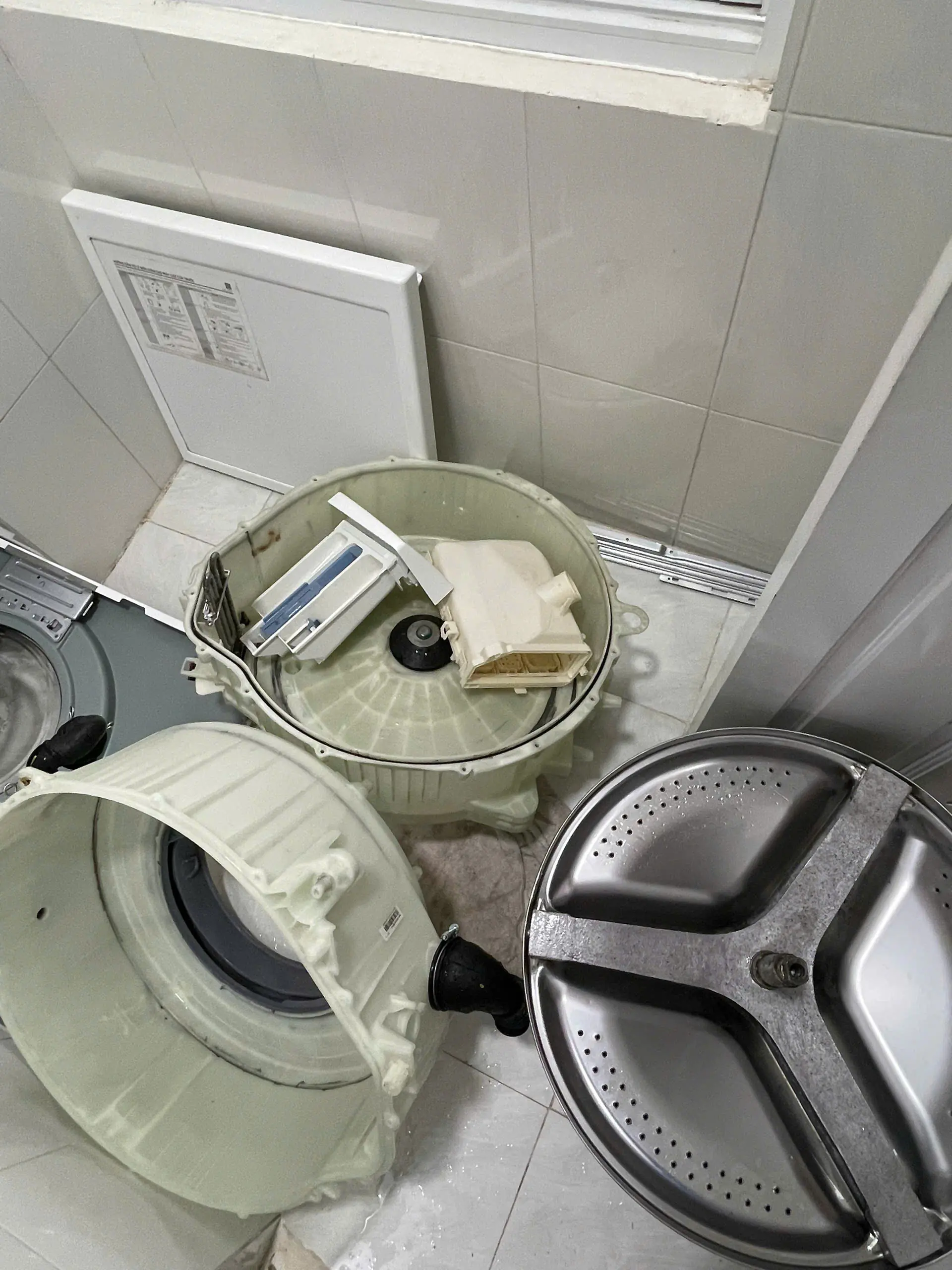 Vệ Sinh M&aacute;y Giặt Chuy&ecirc;n S&acirc;u T&acirc;n Ph&uacute; Uy T&iacute;n - L&agrave;m Sạch Lồng Giặt, Khử Khuẩn Hiệu Quả